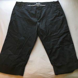 Black Gap Stretch Capri Pants